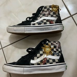 Vans skateisan high top shoes